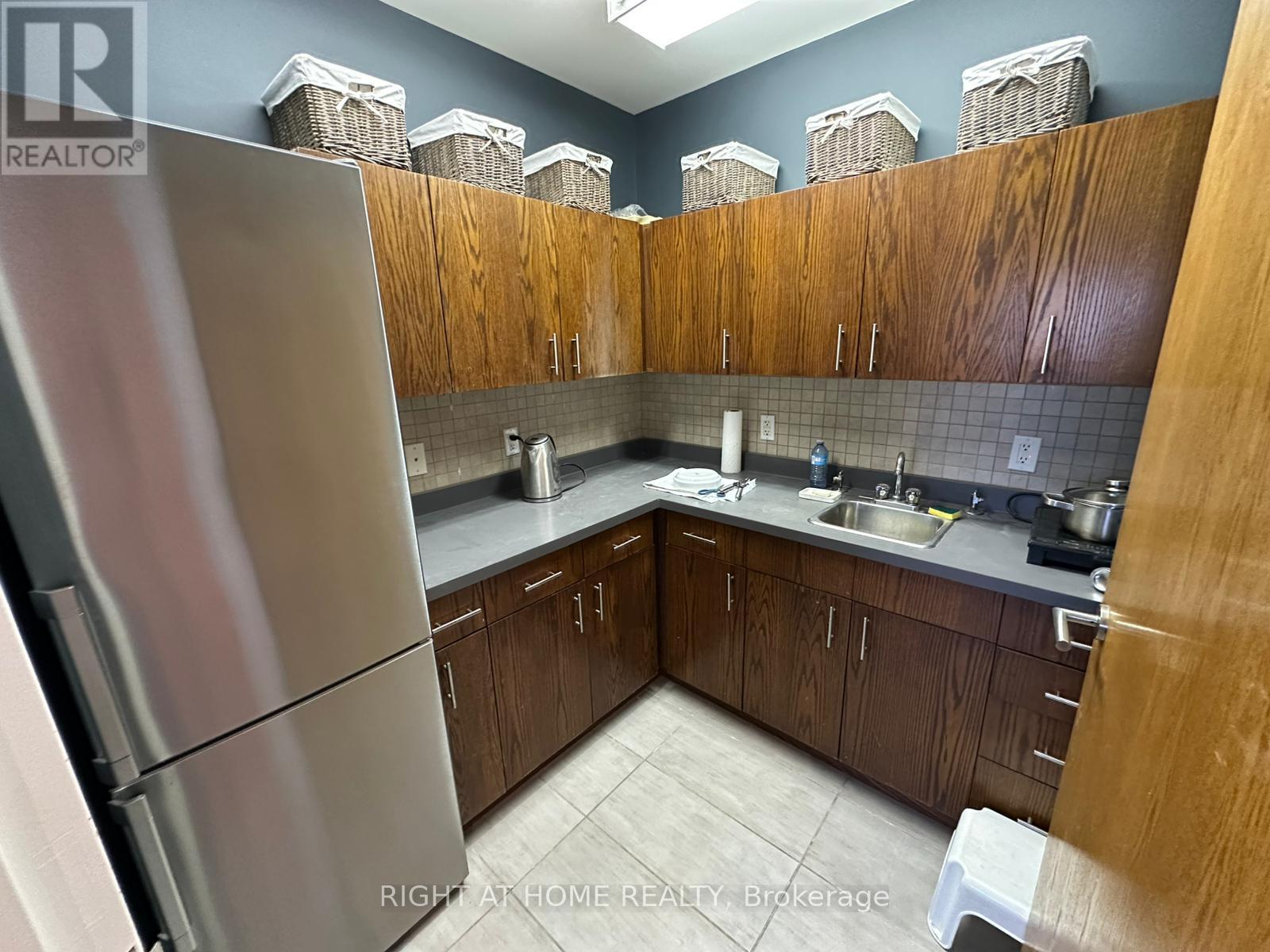 5994 River Grove Avenue, Mississauga, Ontario  L5M 4Z8 - Photo 4 - W12258636