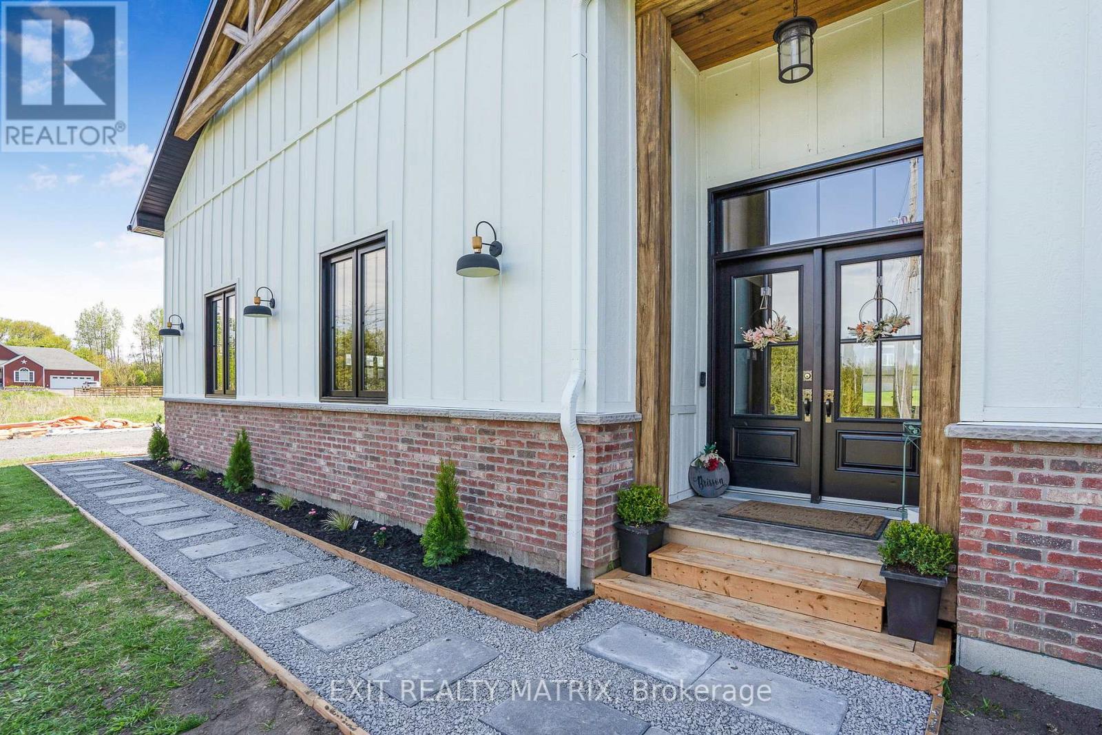2725 Mclean Court, North Stormont, Ontario  K0C 1T0 - Photo 2 - X12258919