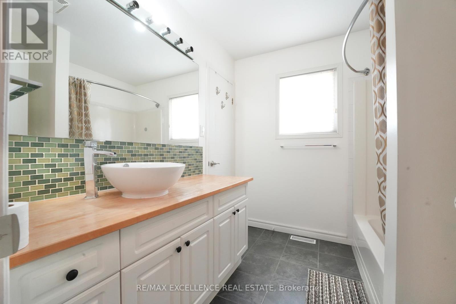 39 Phair Crescent, London South, Ontario  N5Z 5B5 - Photo 15 - X12258540