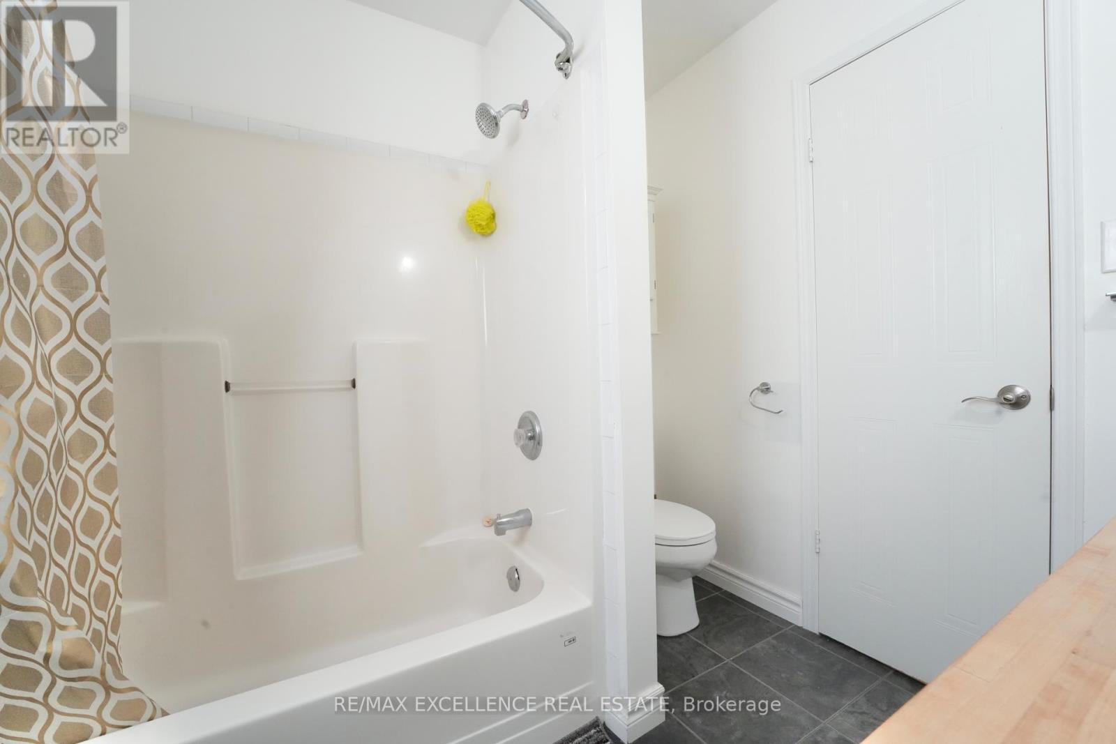 39 Phair Crescent, London South, Ontario  N5Z 5B5 - Photo 16 - X12258540