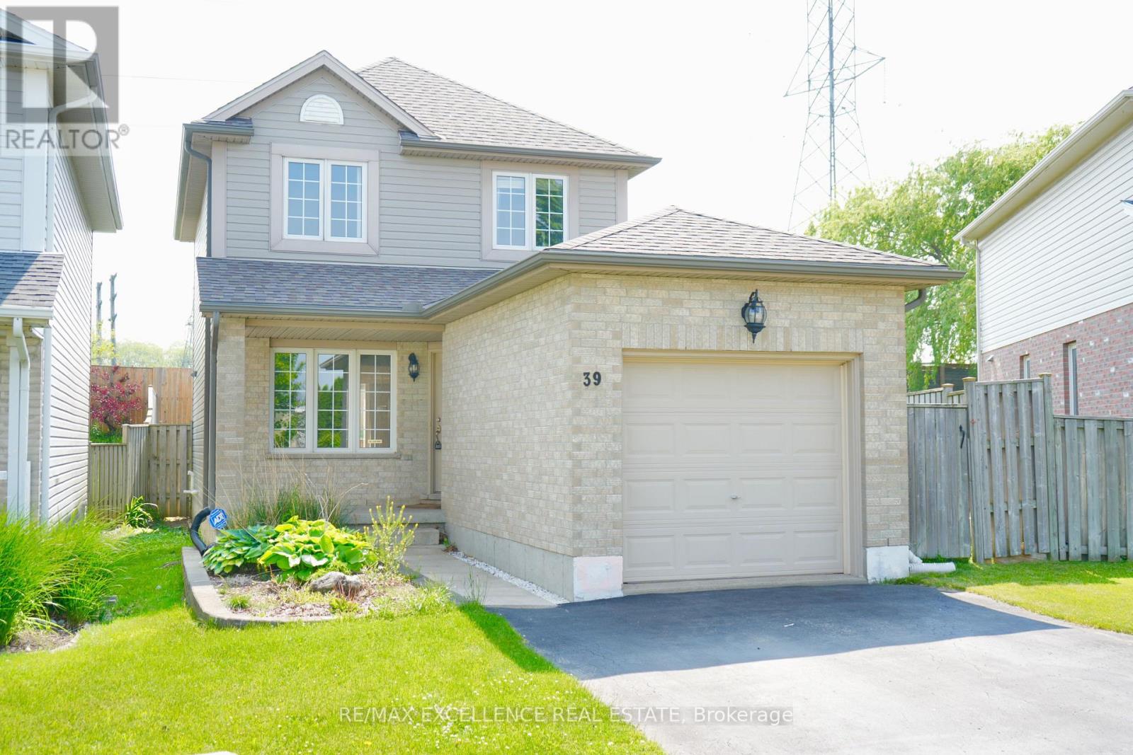 39 Phair Crescent, London South, Ontario  N5Z 5B5 - Photo 2 - X12258540