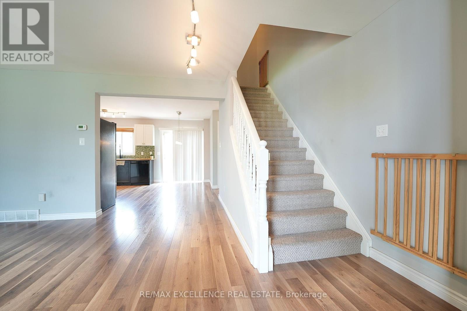 39 Phair Crescent, London South, Ontario  N5Z 5B5 - Photo 4 - X12258540