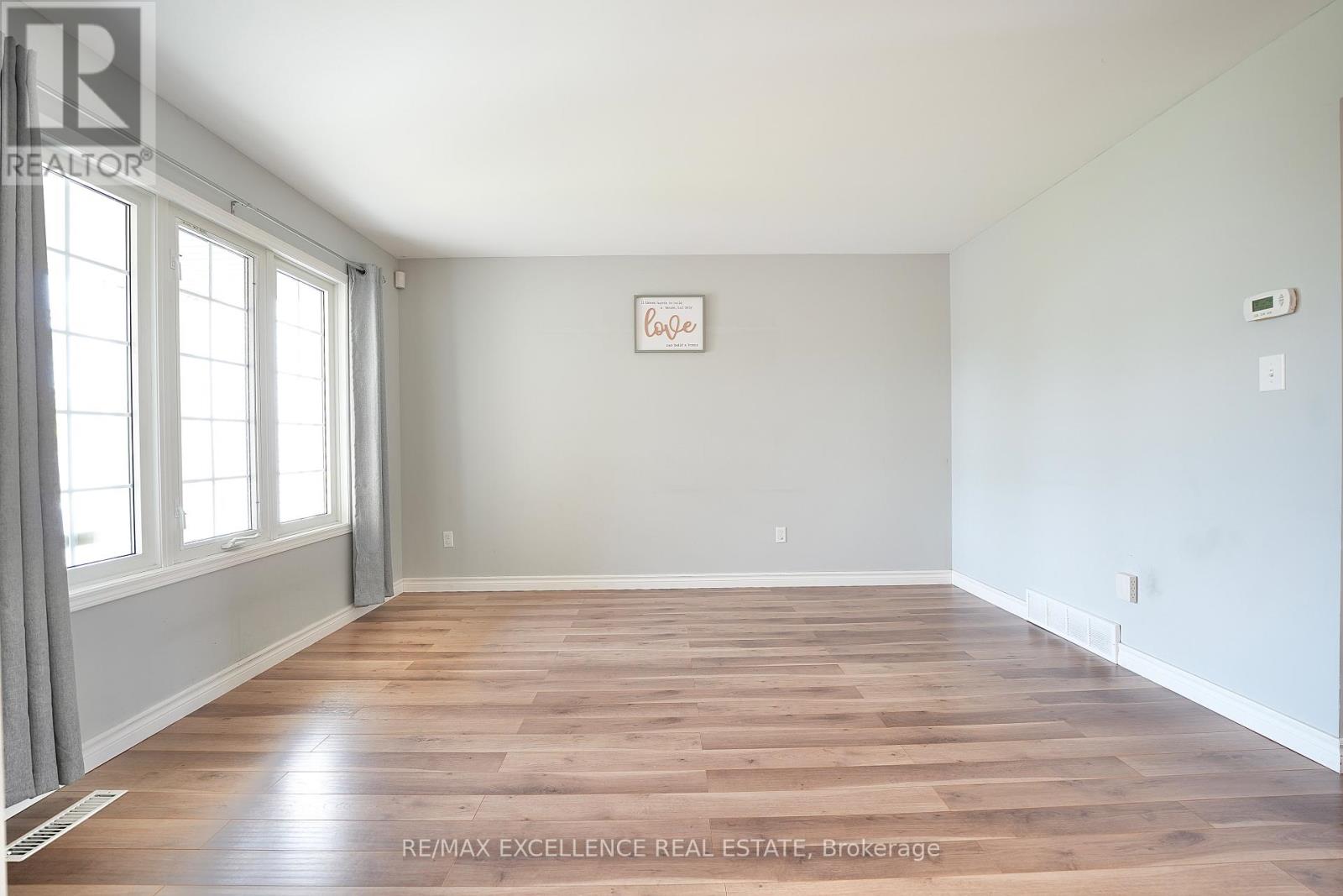 39 Phair Crescent, London South, Ontario  N5Z 5B5 - Photo 6 - X12258540