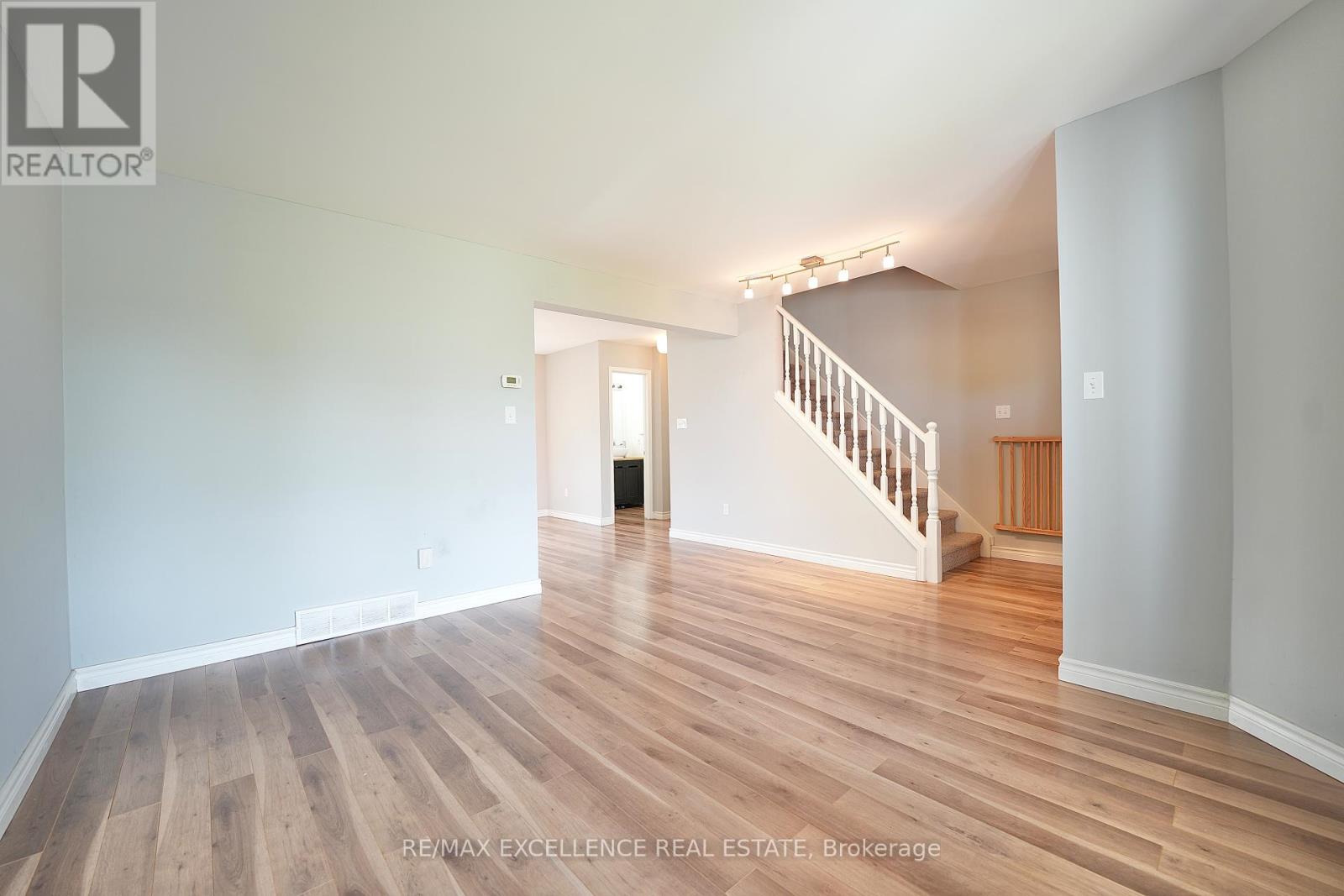 39 Phair Crescent, London South, Ontario  N5Z 5B5 - Photo 7 - X12258540