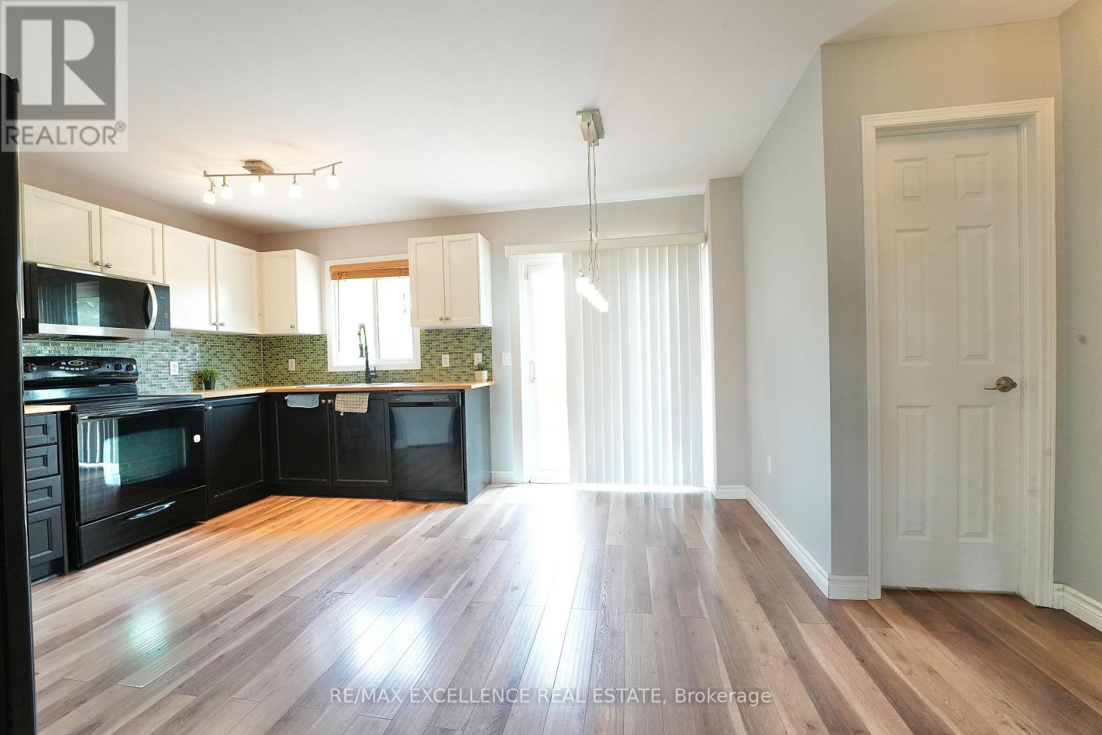 39 Phair Crescent, London South, Ontario  N5Z 5B5 - Photo 8 - X12258540