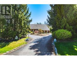 6 IRIS COURT, Hamilton, Ontario
