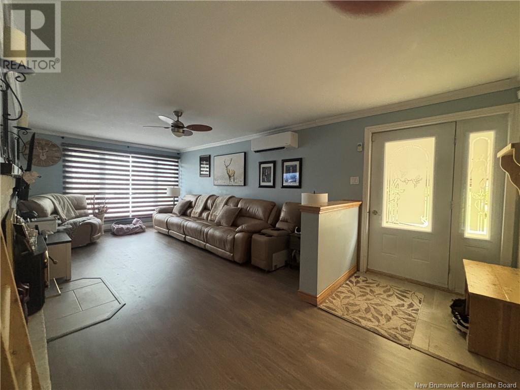 529 Rue Principale, Pointe-Verte, New Brunswick  E8J 3A2 - Photo 15 - NB120238