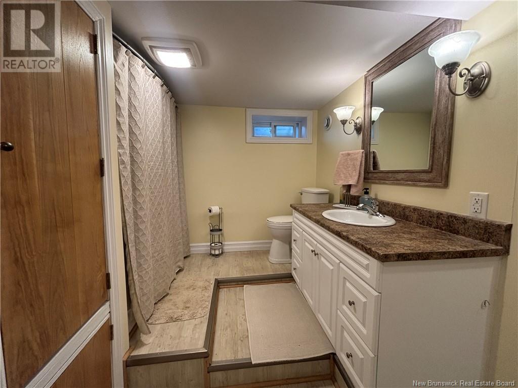 529 Rue Principale, Pointe-Verte, New Brunswick  E8J 3A2 - Photo 35 - NB120238