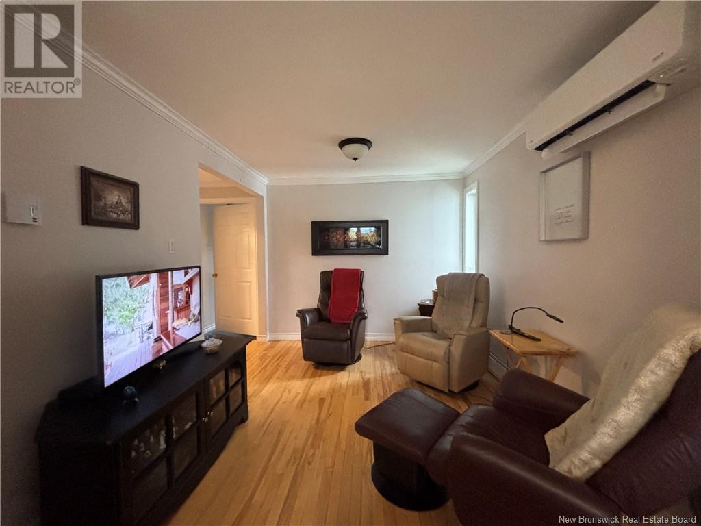 529 Rue Principale, Pointe-Verte, New Brunswick  E8J 3A2 - Photo 42 - NB120238