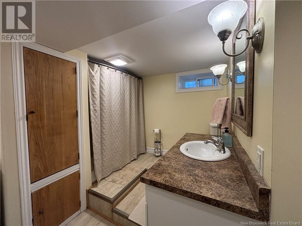 529 Rue Principale, Pointe-Verte, New Brunswick  E8J 3A2 - Photo 36 - NB120238