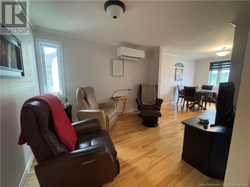 529 Rue Principale, Pointe-Verte, New Brunswick  E8J 3A2 - Photo 43 - NB120238