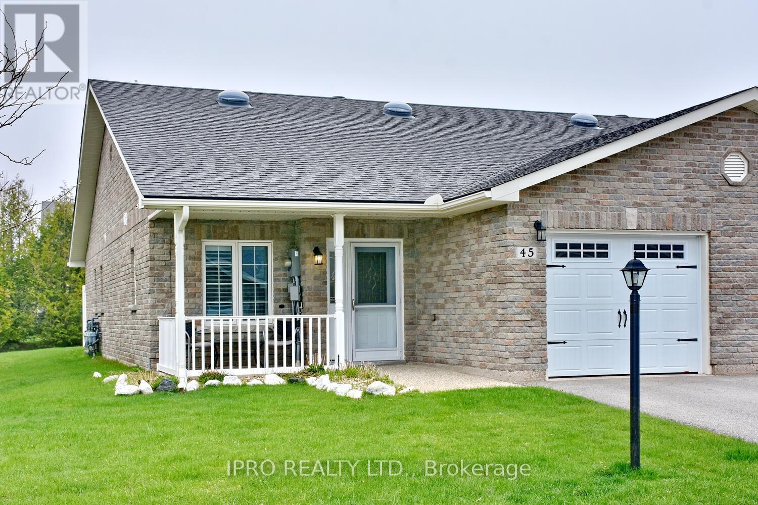 Property at 45 CLOVER CRESCENT image 4