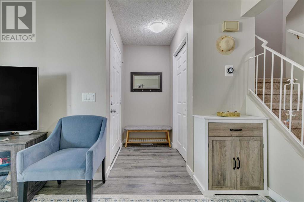 Property at 85 Cedardale Crescent SW image 4