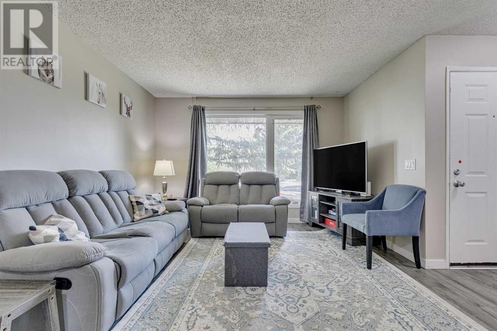 Property at 85 Cedardale Crescent SW image 5