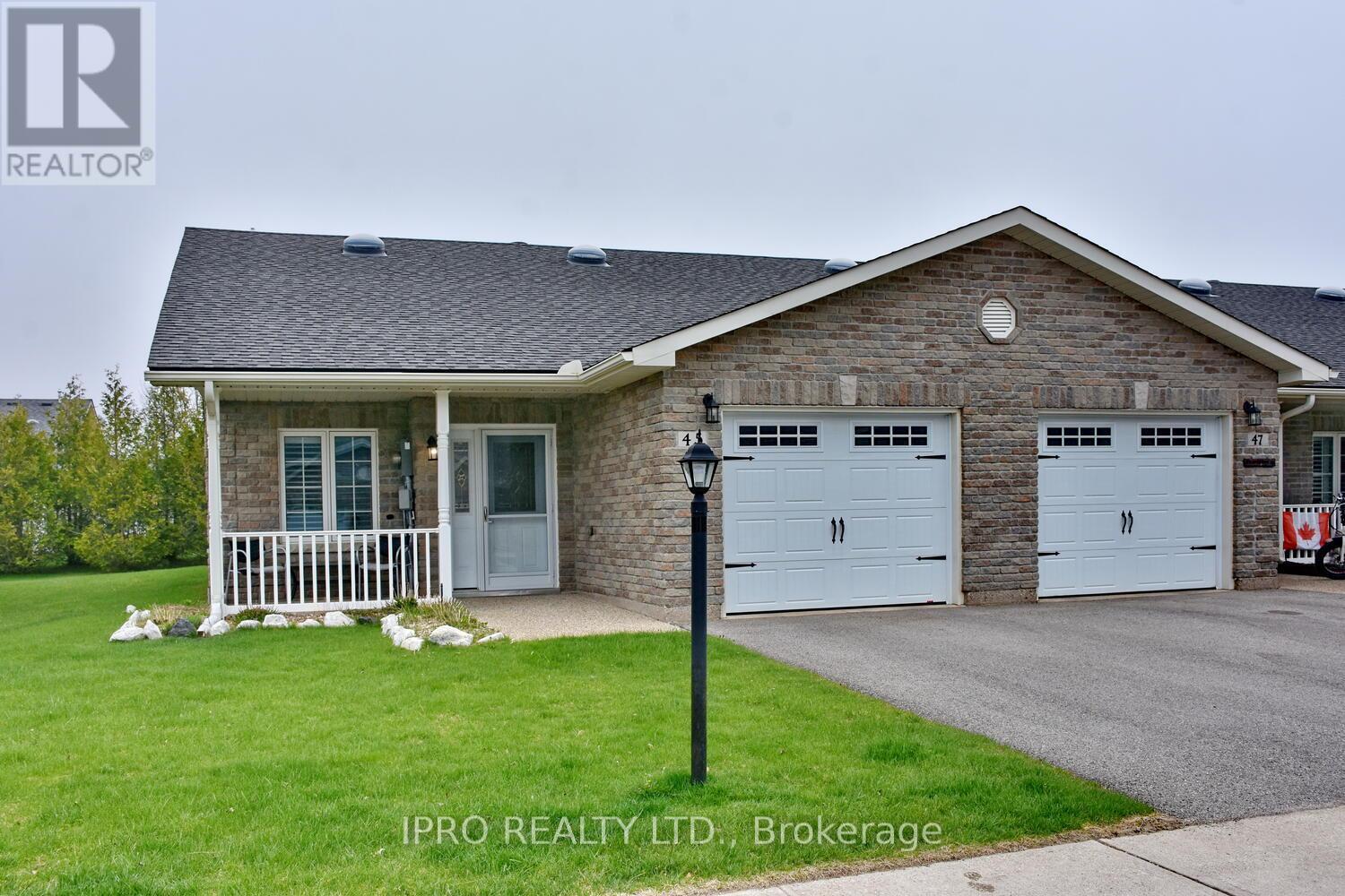 Property at 45 CLOVER CRESCENT image 1