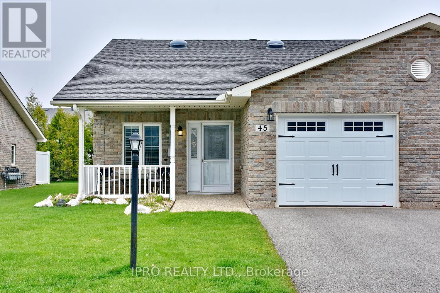 Property at 45 CLOVER CRESCENT image 3