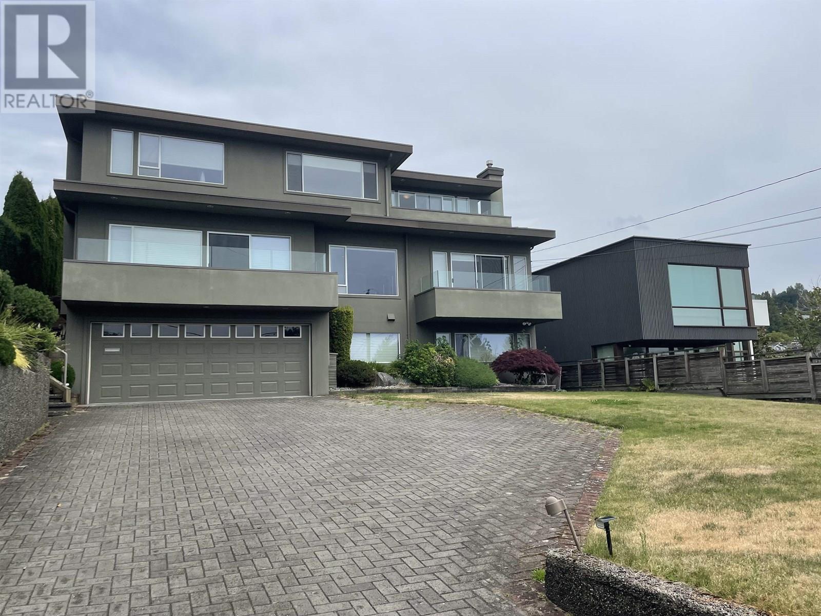 2557 LAWSON, west vancouver, British Columbia V7V2G1