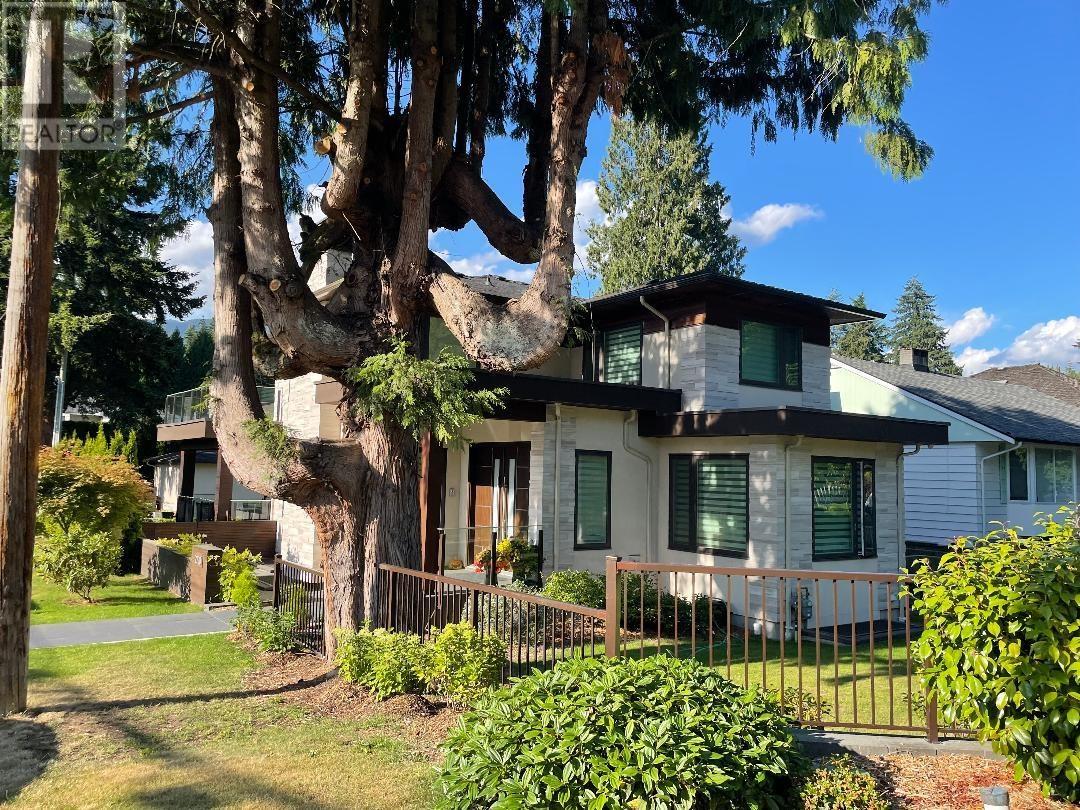 2220 BRIGDMAN, north vancouver, British Columbia V7P2V2