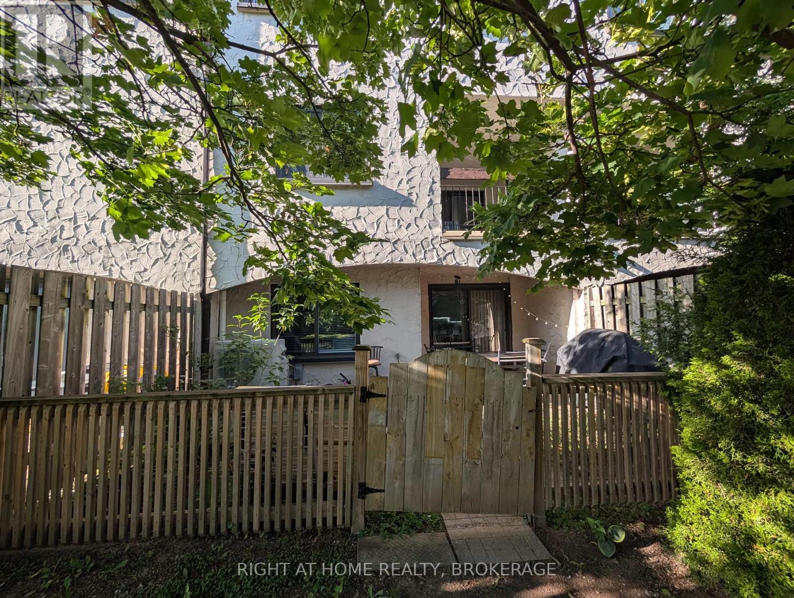 132 - 1058 Falgarwood Drive, Oakville, Ontario  L6H 2P3 - Photo 25 - W12253709