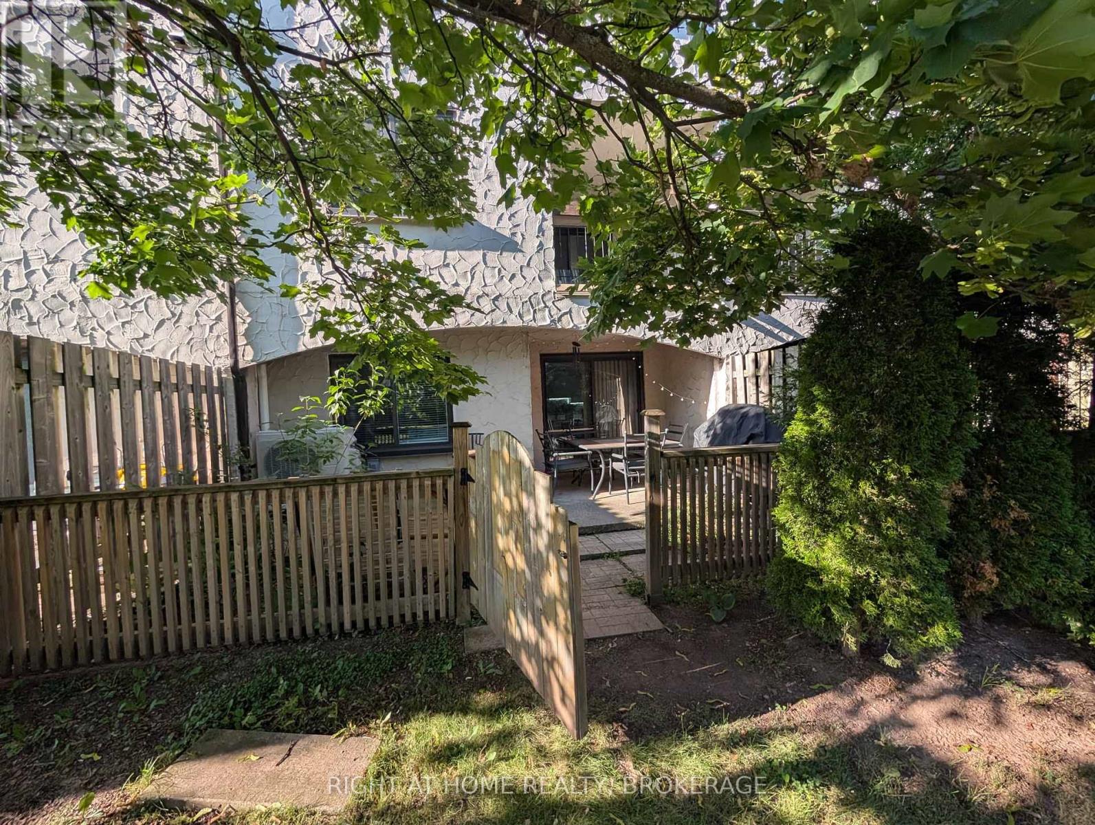 132 - 1058 Falgarwood Drive, Oakville, Ontario  L6H 2P3 - Photo 22 - W12253709