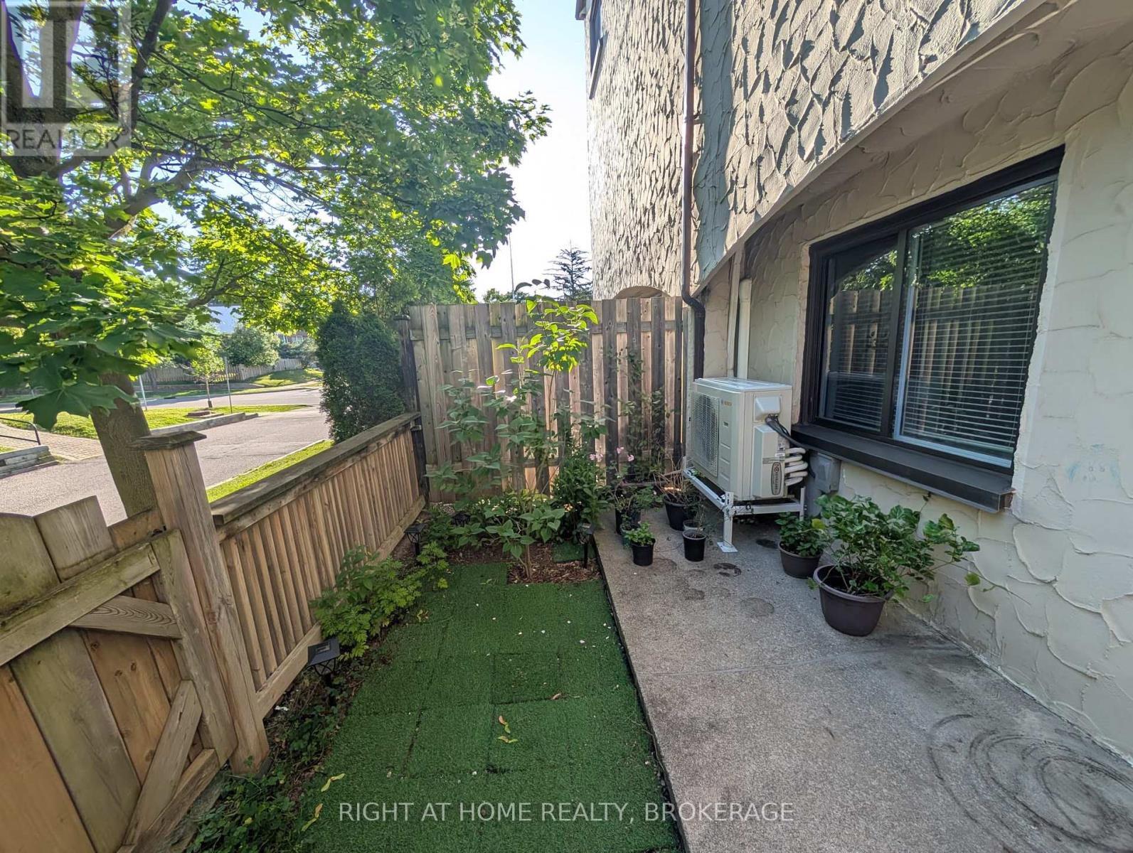 132 - 1058 Falgarwood Drive, Oakville, Ontario  L6H 2P3 - Photo 23 - W12253709