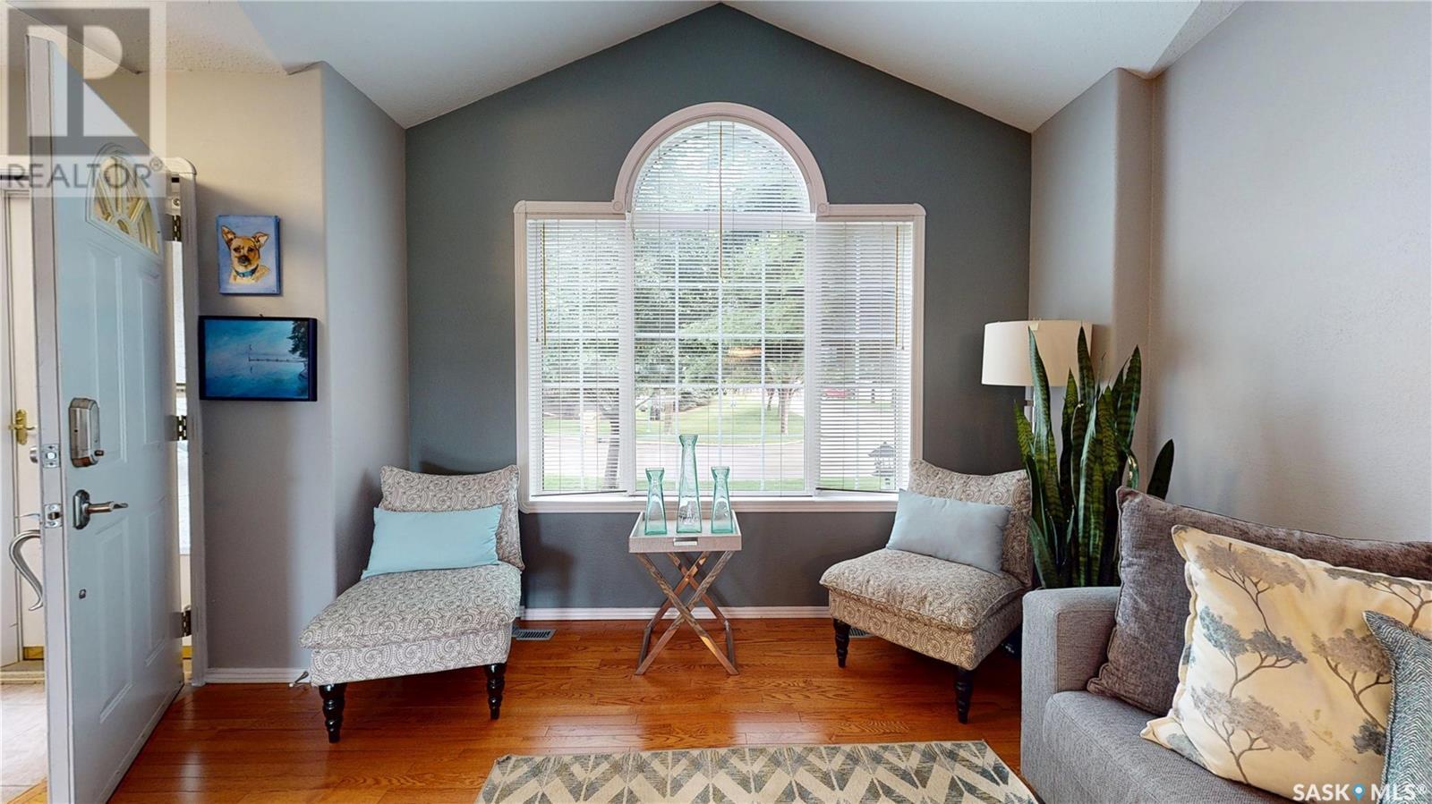 Property at 3236 Renfrew CRESCENT E image 4