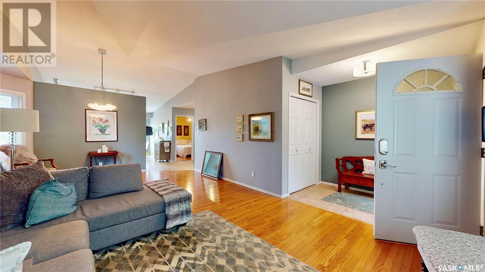 Property at 3236 Renfrew CRESCENT E image 5