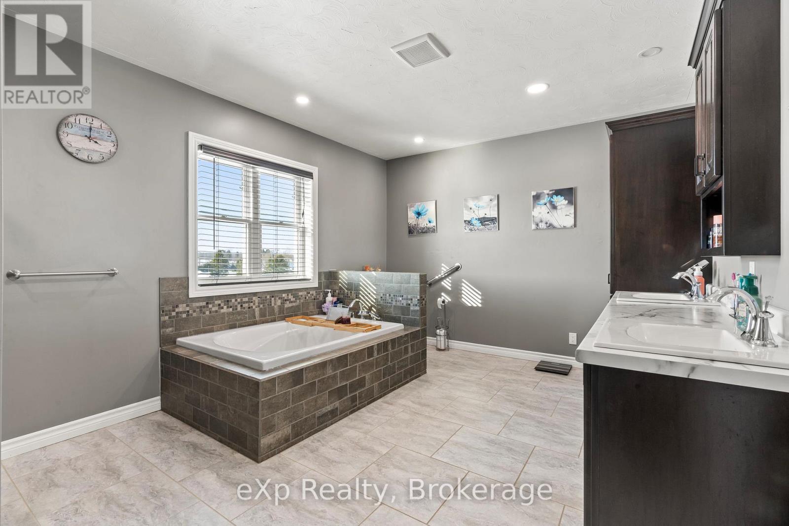 953 Greenock-Brant Line, Brockton, Ontario  N0G 1J0 - Photo 27 - X11987789