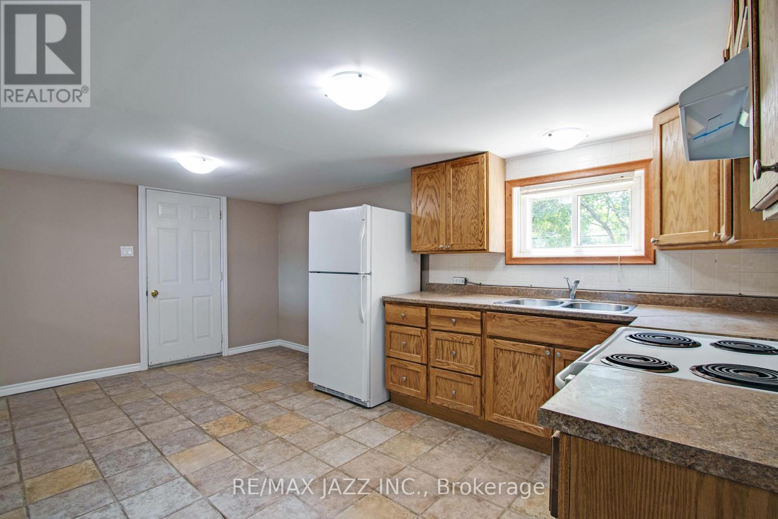 89 D'arcy Street, Cobourg, Ontario K9A 3Z7 - Photo 18 - X12259210