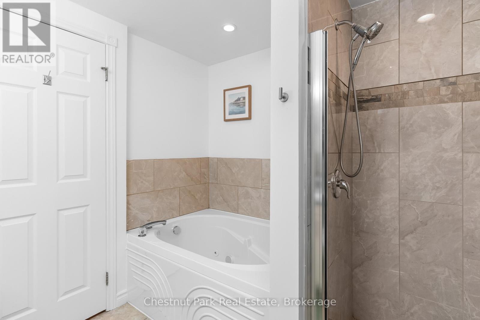 3831 Grandview Forest Hill Drive, Huntsville, Ontario  P1H 2J5 - Photo 24 - X12259166