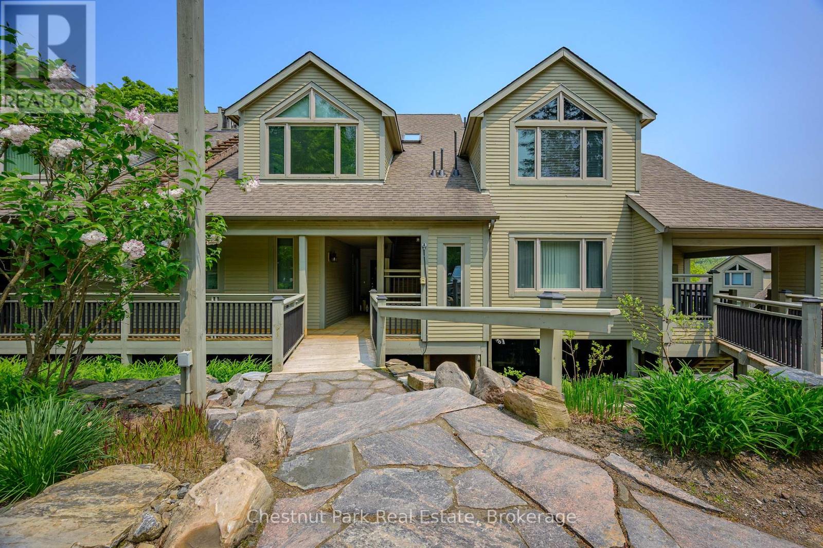 3831 Grandview Forest Hill Drive, Huntsville, Ontario  P1H 2J5 - Photo 3 - X12259166