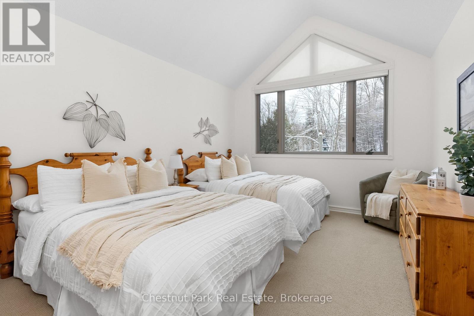3831 Grandview Forest Hill Drive, Huntsville, Ontario  P1H 2J5 - Photo 6 - X12259166