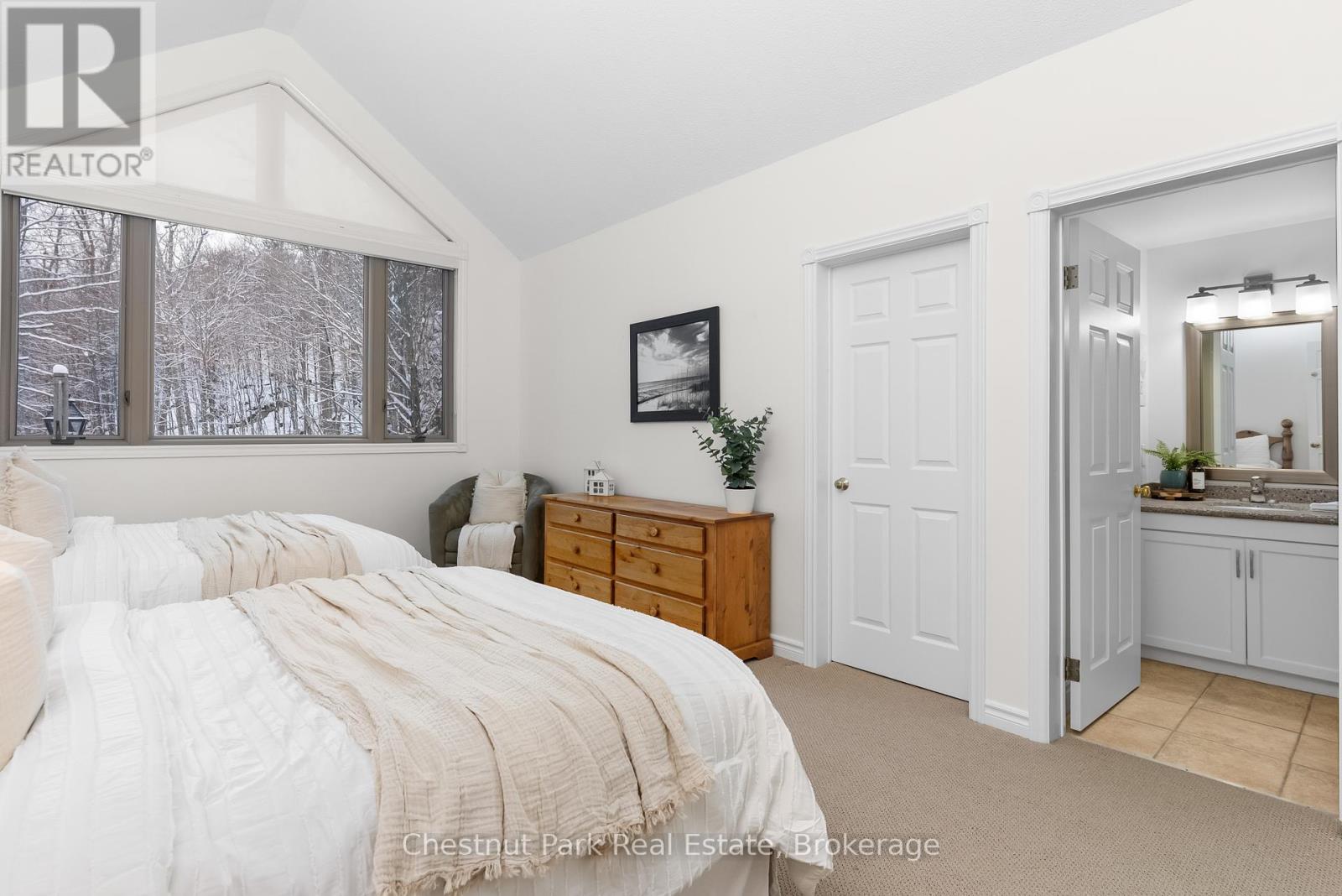 3831 Grandview Forest Hill Drive, Huntsville, Ontario  P1H 2J5 - Photo 7 - X12259166