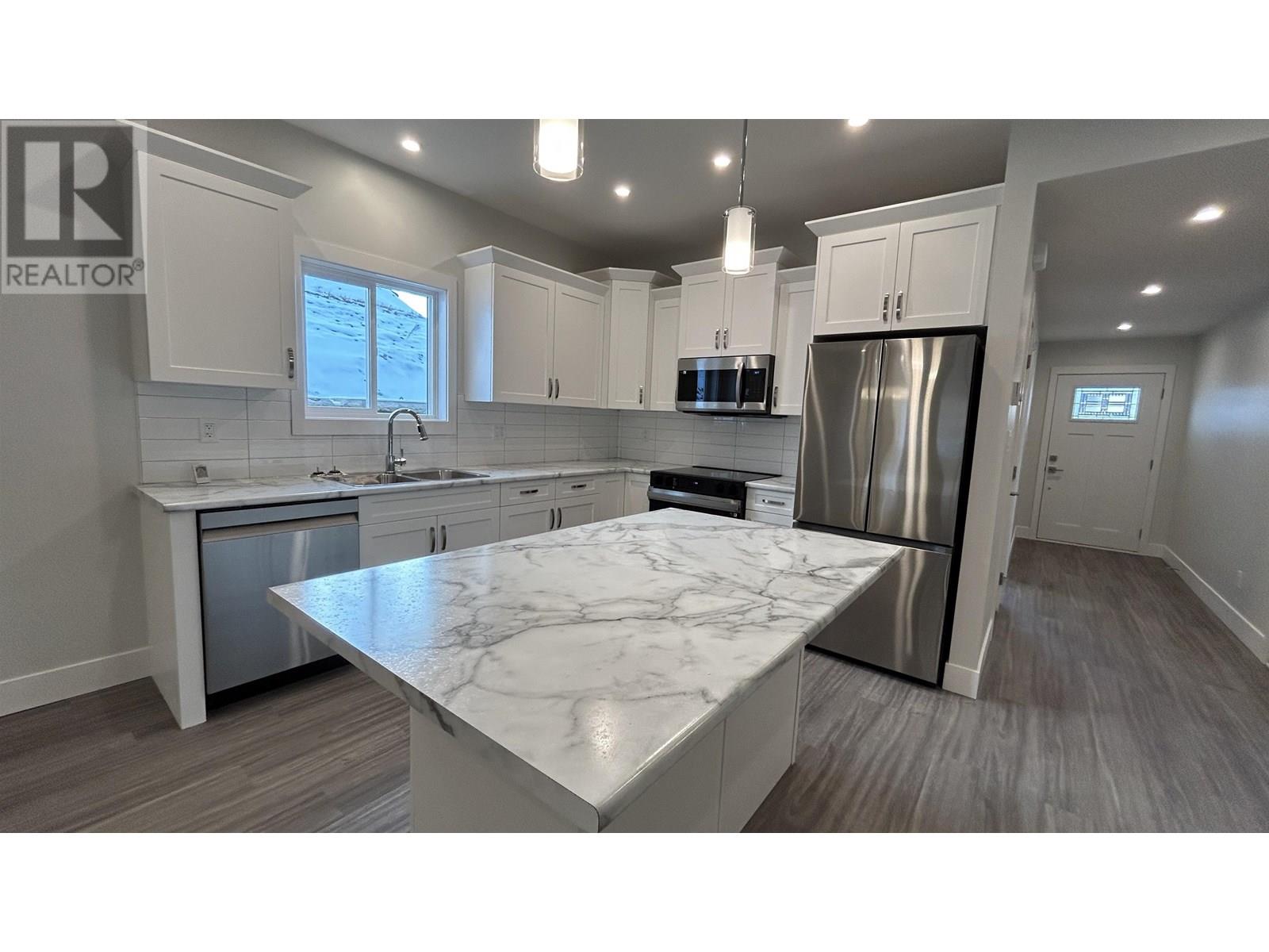 19 105 Forest Ridge Road, 100 Mile House, British Columbia  V0K 2E0 - Photo 2 - R2979698