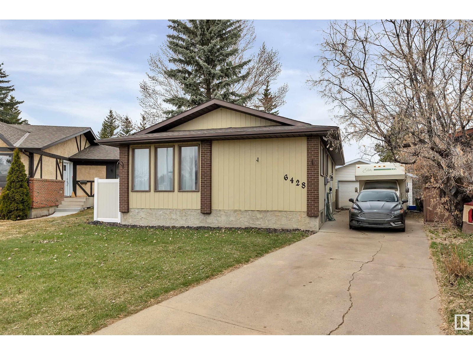 Property at 6428 15 AV NW image 1