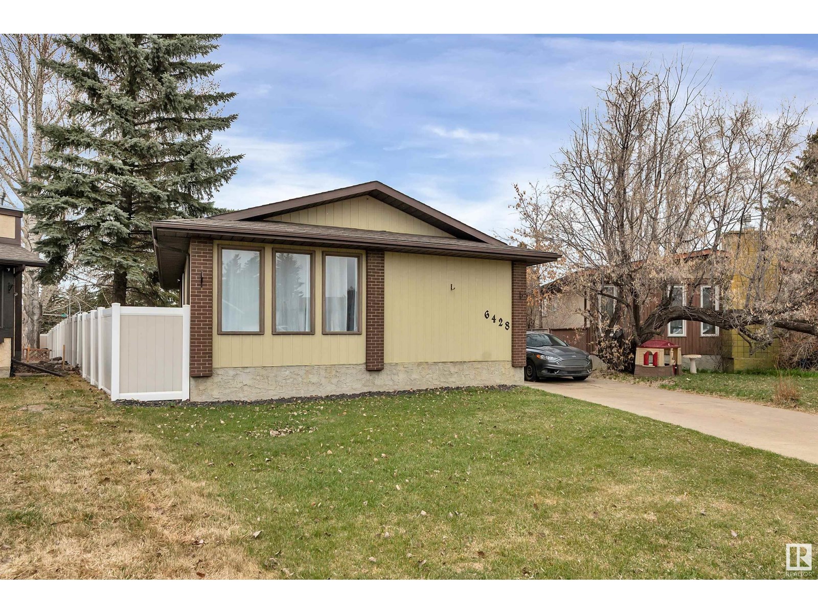Property at 6428 15 AV NW image 2