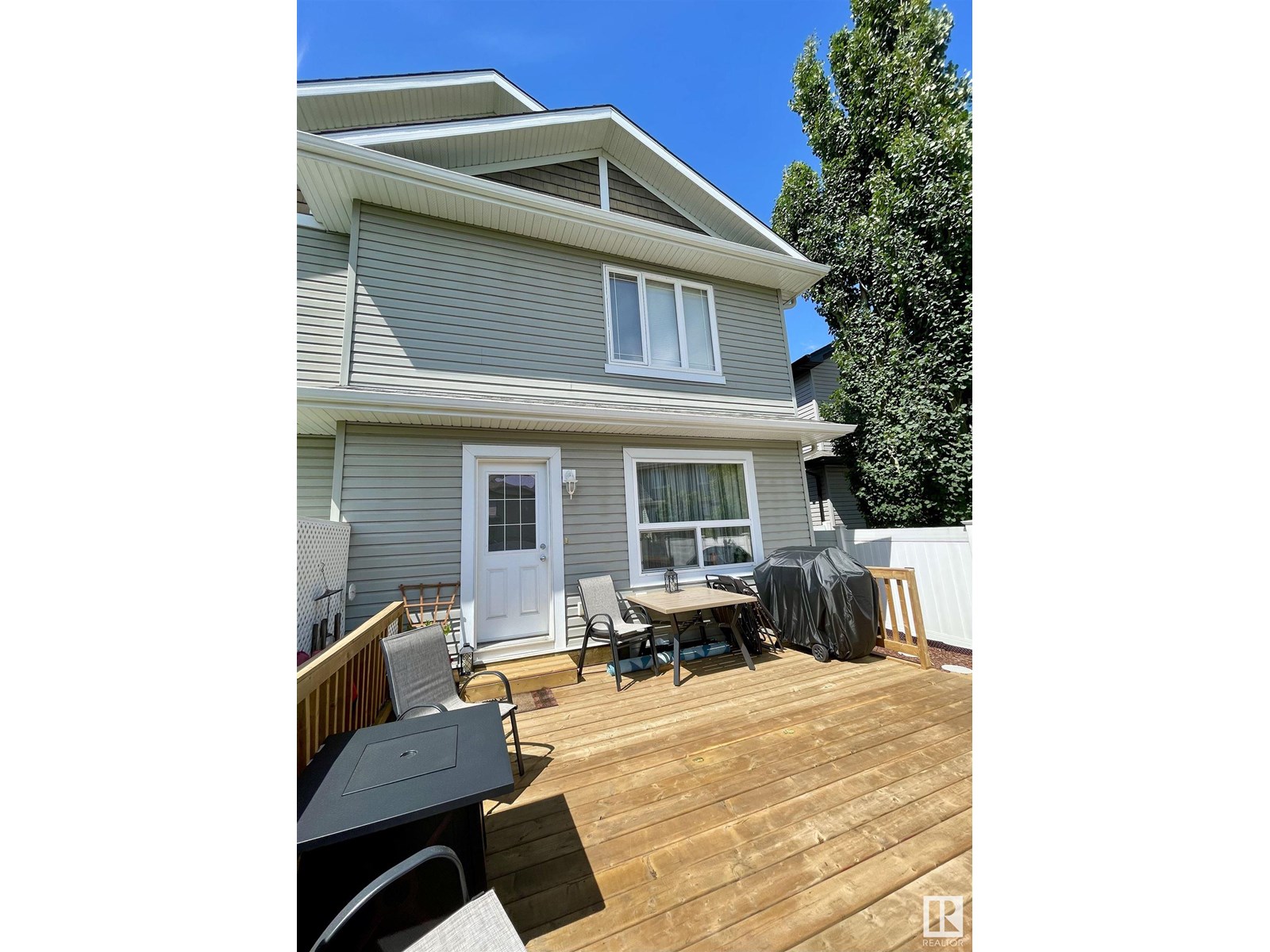 Property at 8 AUSTIN CT image 3