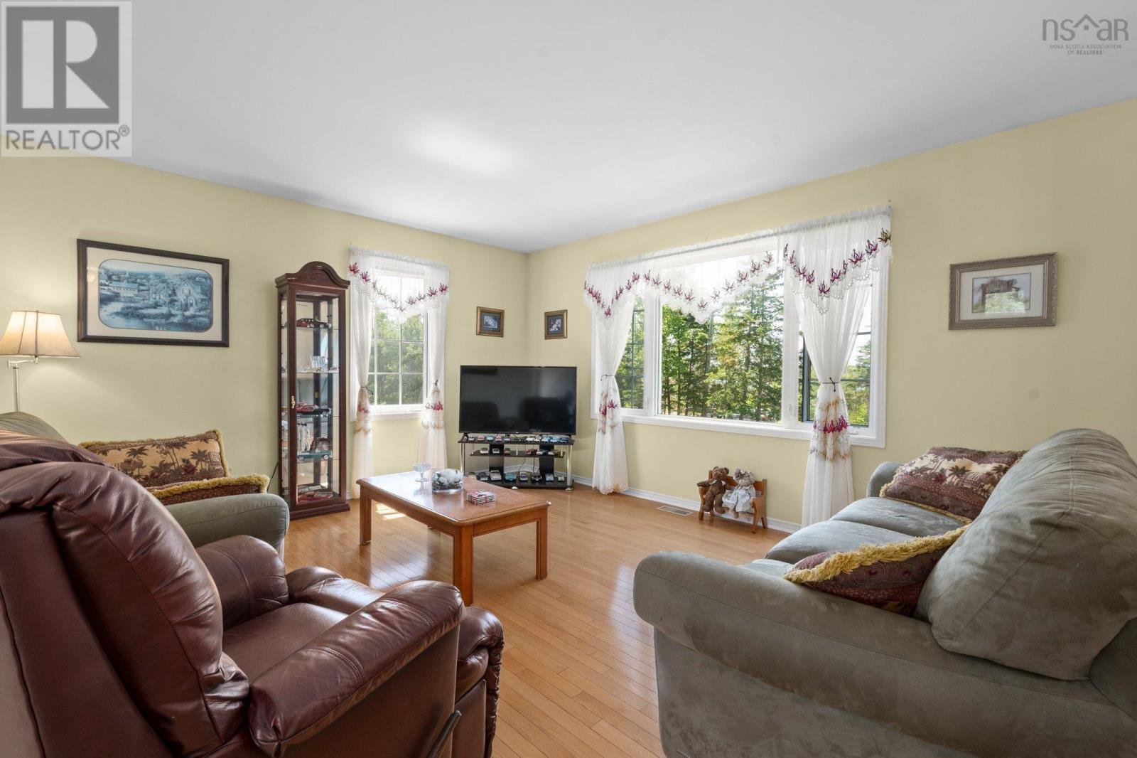 Property at 501 Ostrea Lake Road image 5