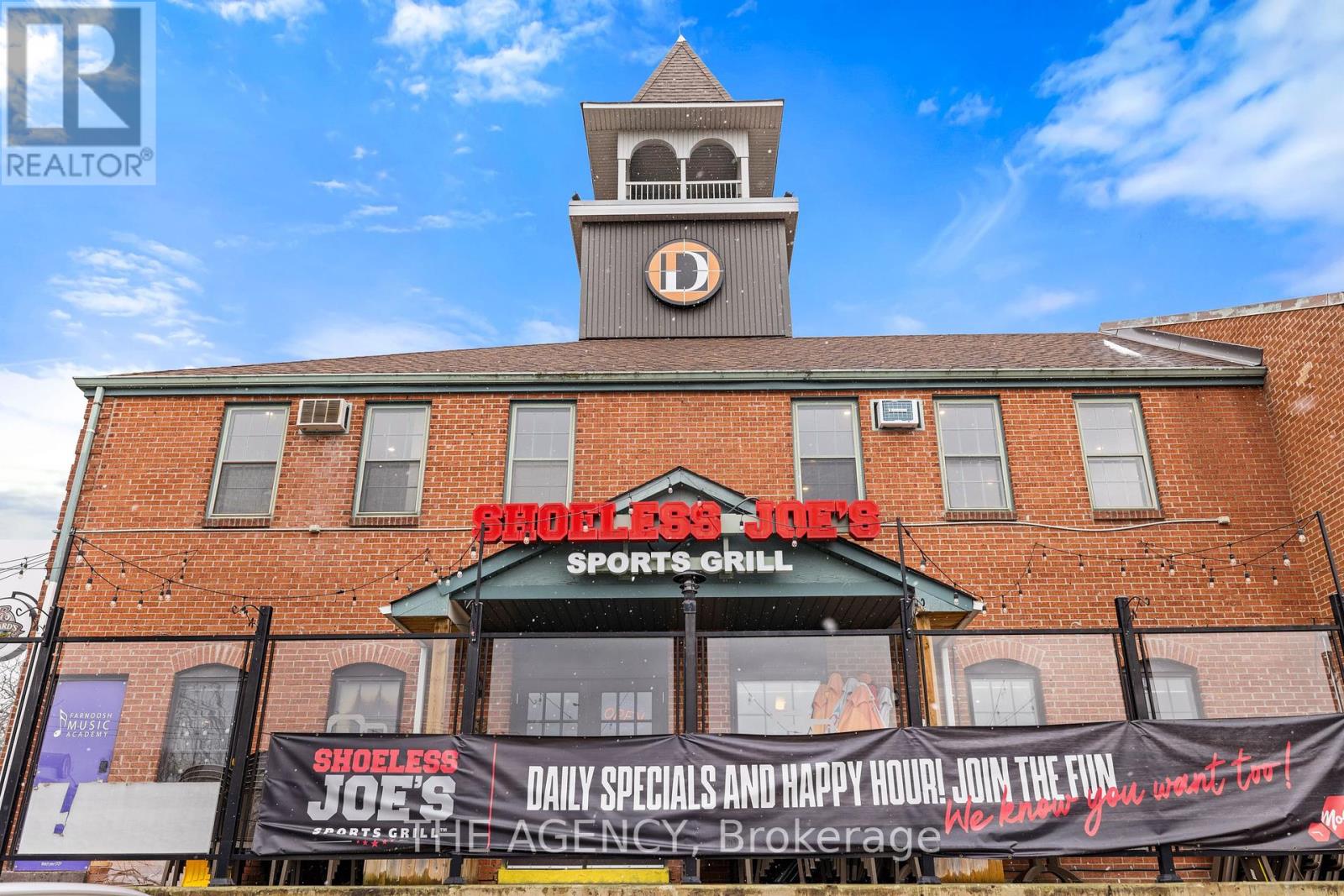 28 - 2 ORCHARD HEIGHTS BOULEVARD, Aurora, Ontario