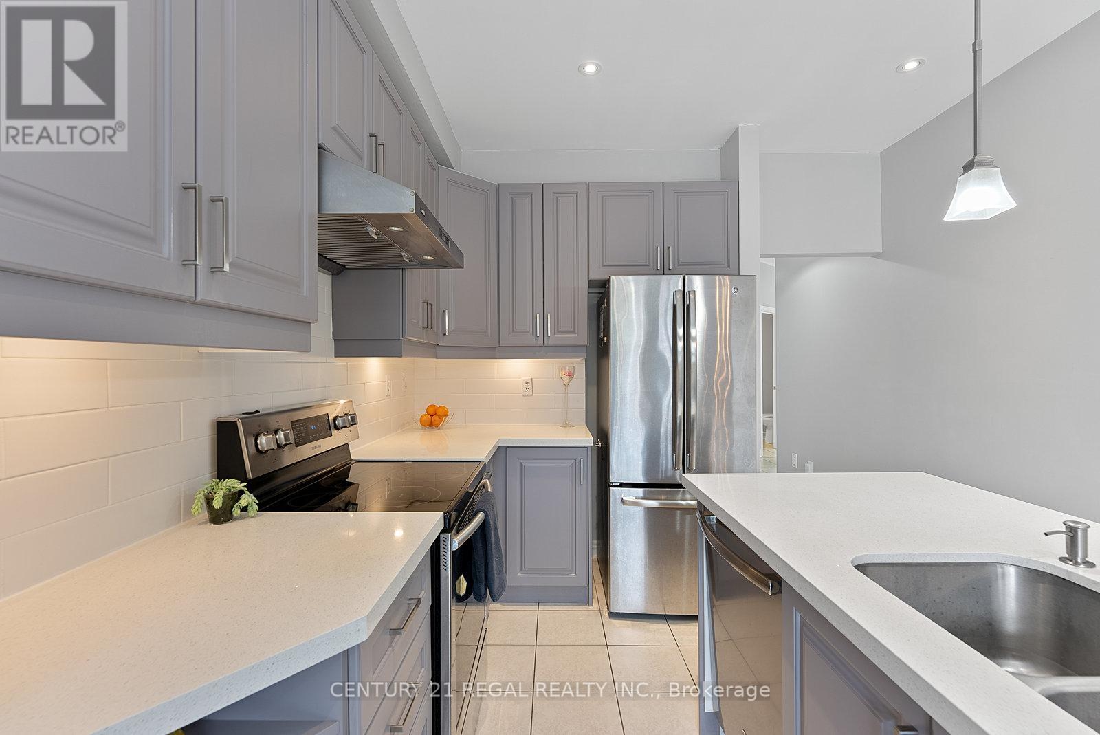 42 Ballymore Drive, Aurora, Ontario  L4G 7E6 - Photo 11 - N12259113