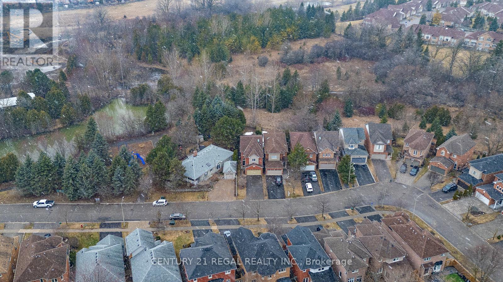 42 Ballymore Drive, Aurora, Ontario  L4G 7E6 - Photo 41 - N12259113
