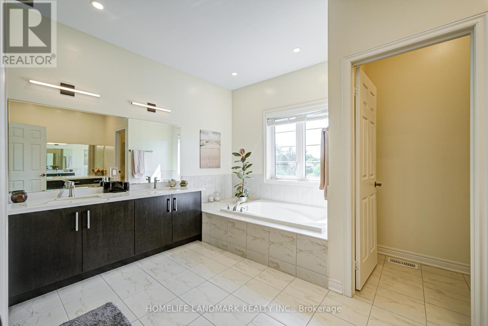 17 Dr Pearson Court, East Gwillimbury, Ontario  L9N 0P4 - Photo 30 - N12259222