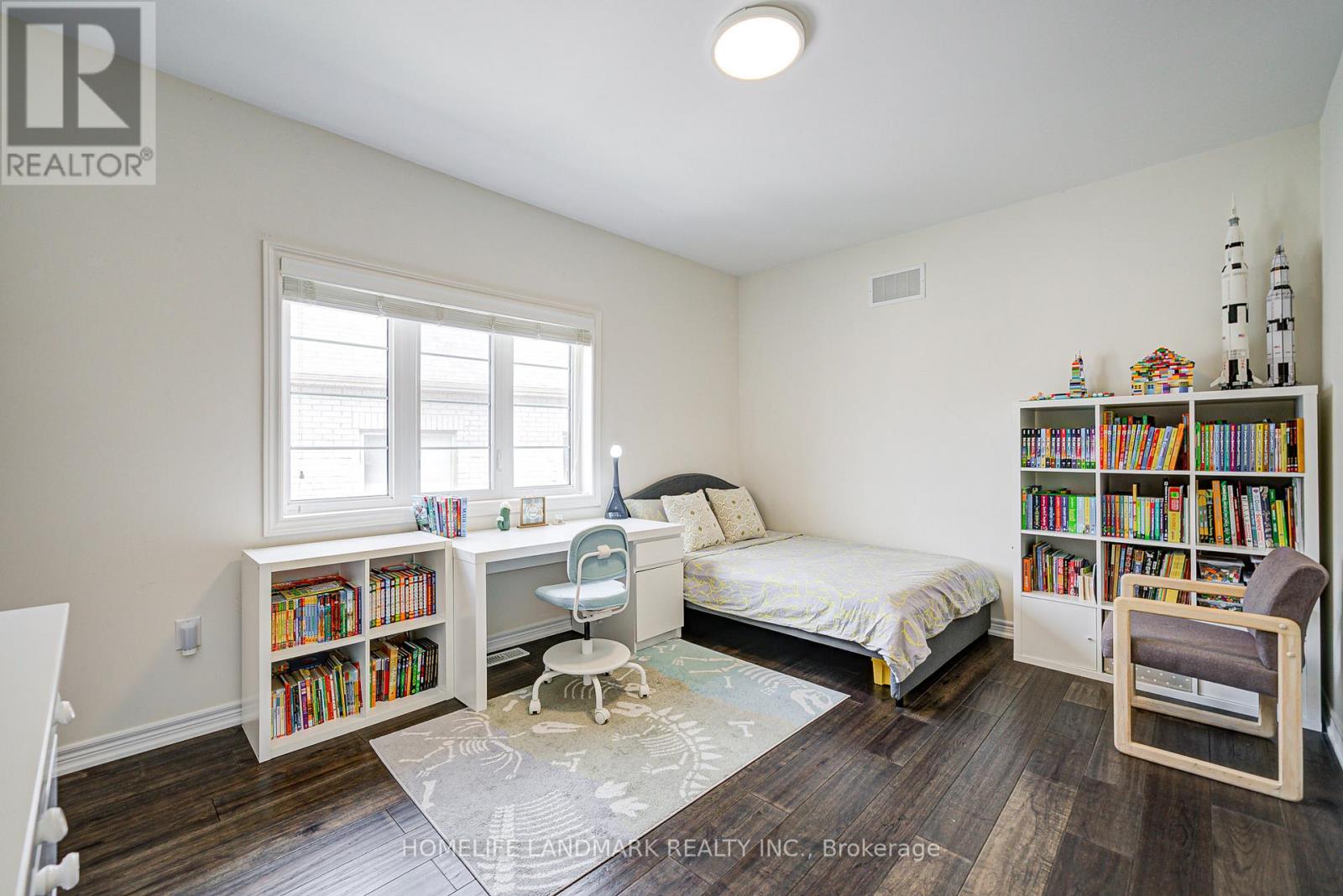 17 Dr Pearson Court, East Gwillimbury (Sharon), Ontario  L9N 0P4 - Photo 33 - N12259222