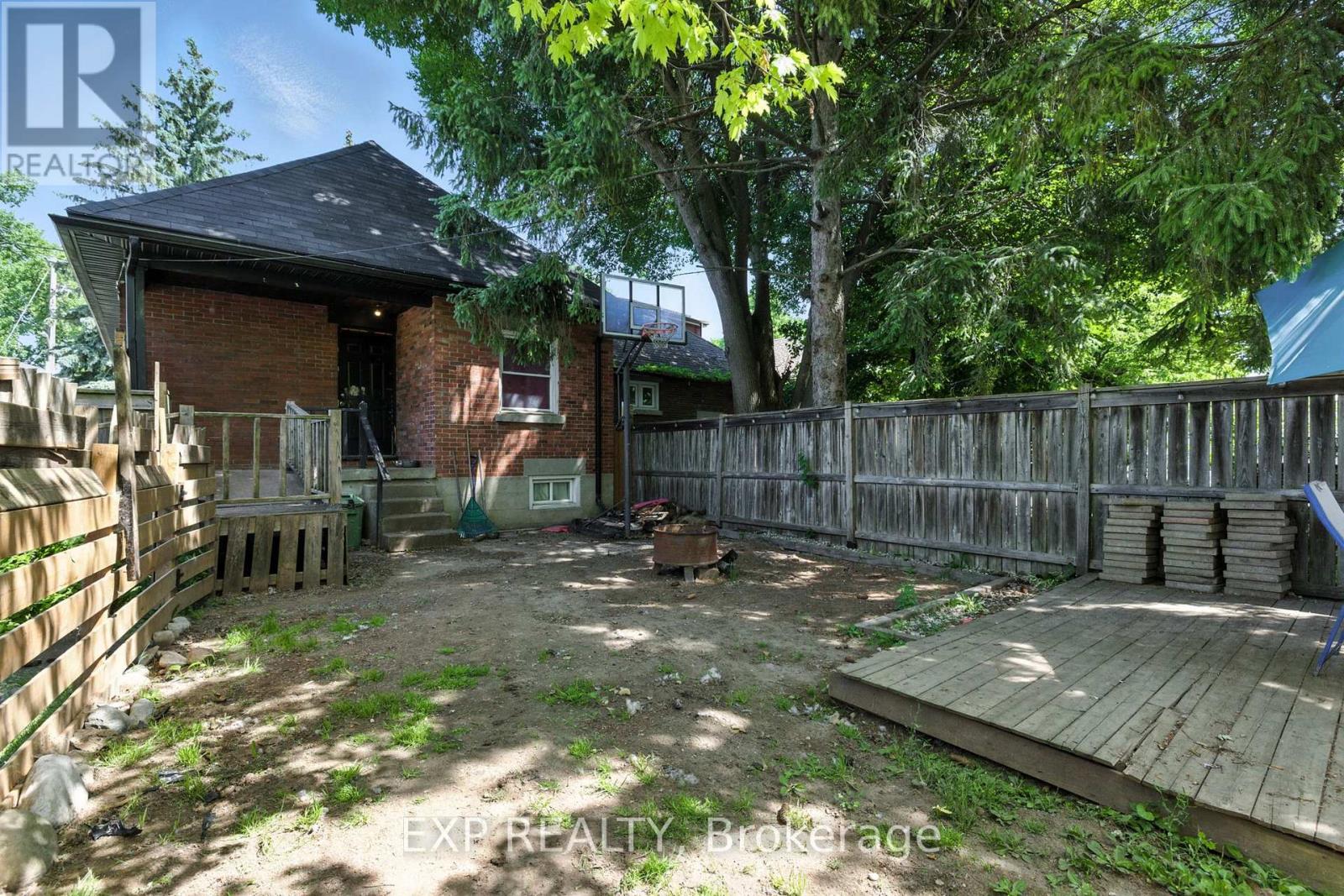 20 Barrington Avenue, London North, Ontario  N6H 1J9 - Photo 39 - X12259282