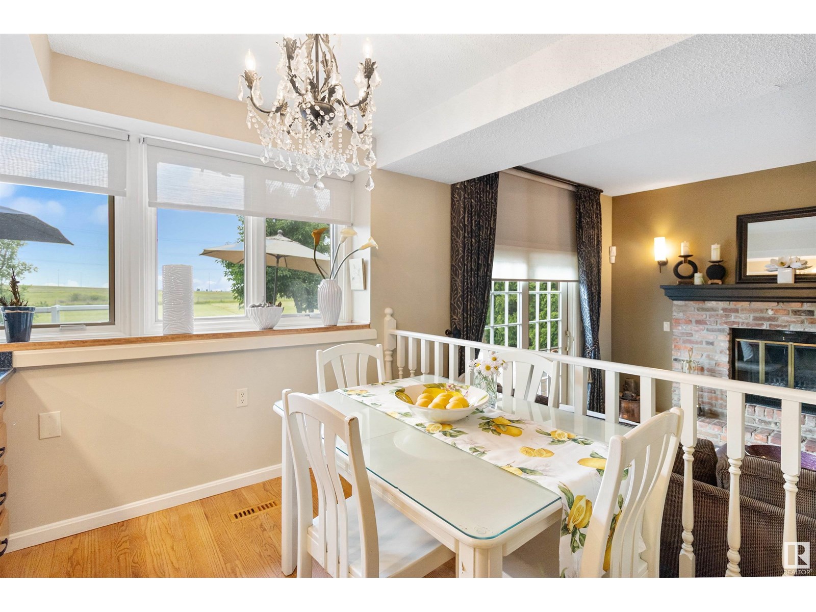 Property at 433 VILLAGE DR image 3