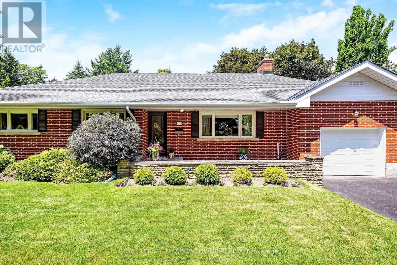 Property at 17 VALLEYVIEW ROAD image 3