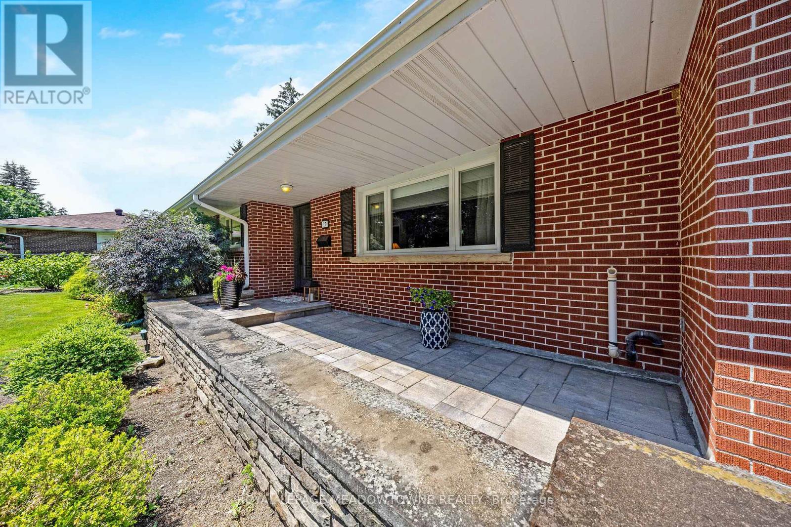 Property at 17 VALLEYVIEW ROAD image 4