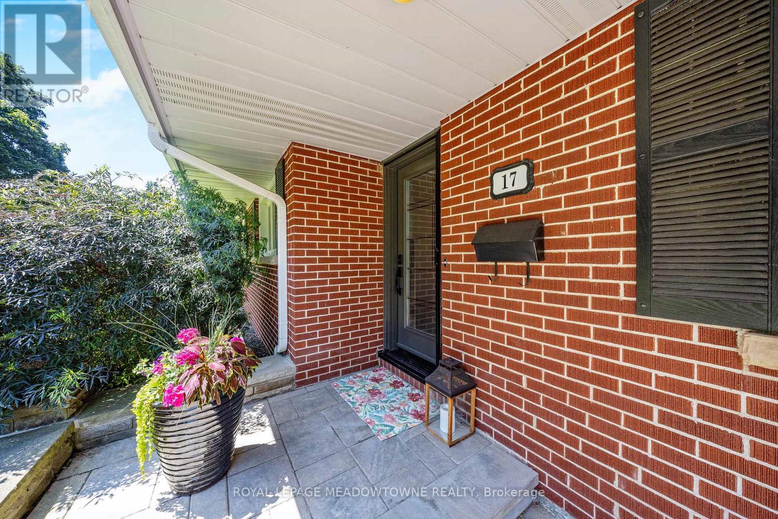 Property at 17 VALLEYVIEW ROAD image 5