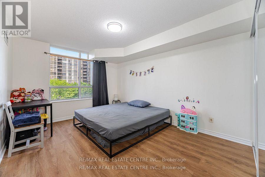 514 - 35 Kingsbridge Garden Circle, Mississauga, Ontario  L5R 3Z5 - Photo 14 - W12259099