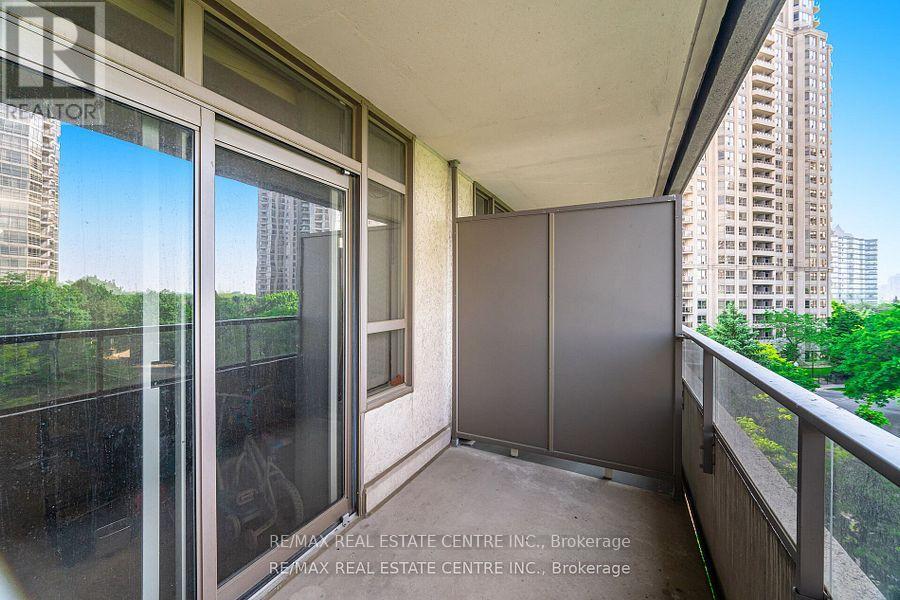 514 - 35 Kingsbridge Garden Circle, Mississauga, Ontario  L5R 3Z5 - Photo 22 - W12259099